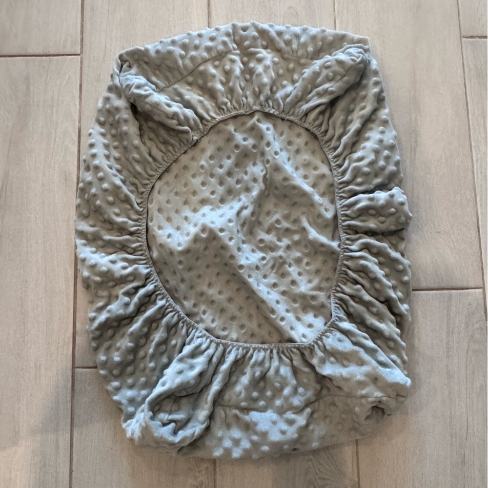 Gray changing pad cover - Picture 2 of 3